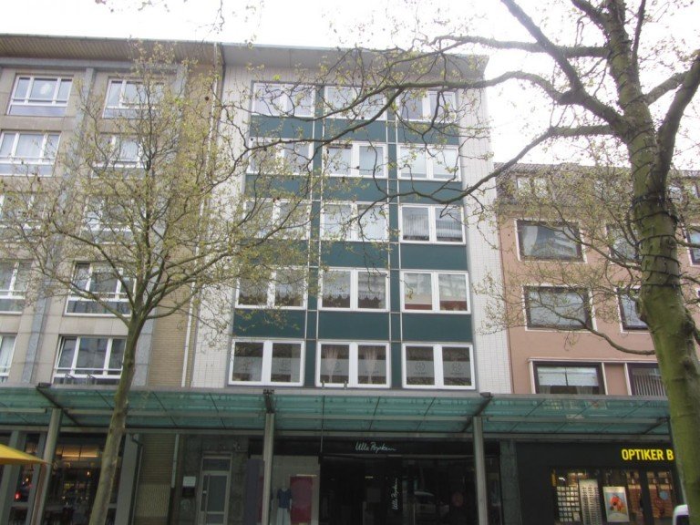 Vorderansicht Bremerhaven Mehrfamilienhaus -VERKAUFT-Wohn- und Gesch�ftshaus in der Fu�g�ngerzone in Brhv.